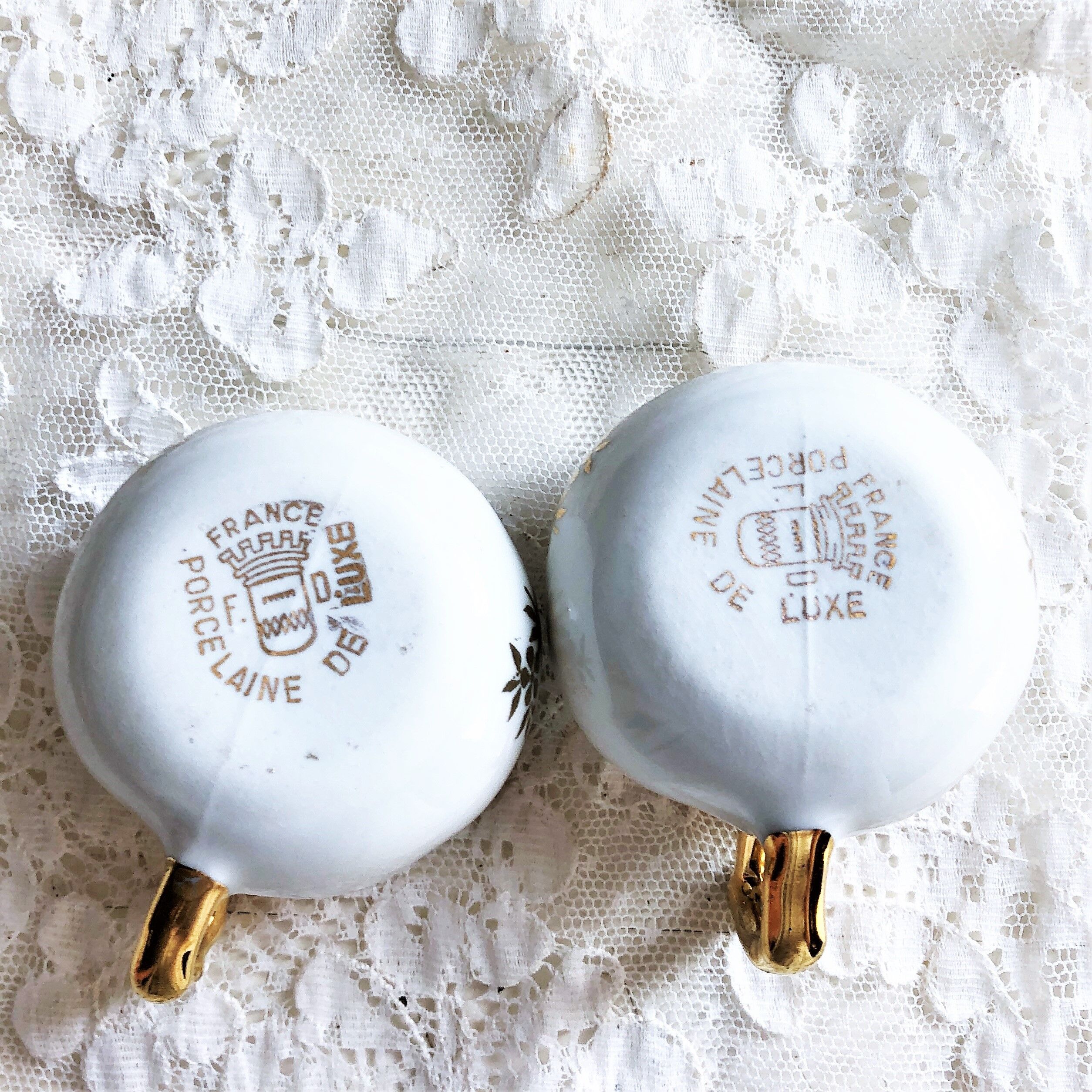 Paire de salerons salières en porcelaine de Luxe de France