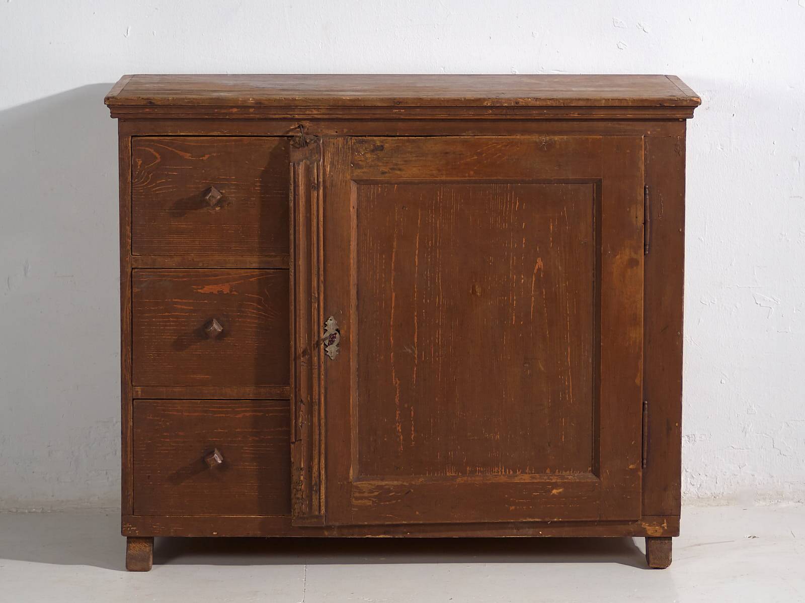 Large antique chest of drawers (circa 1920)