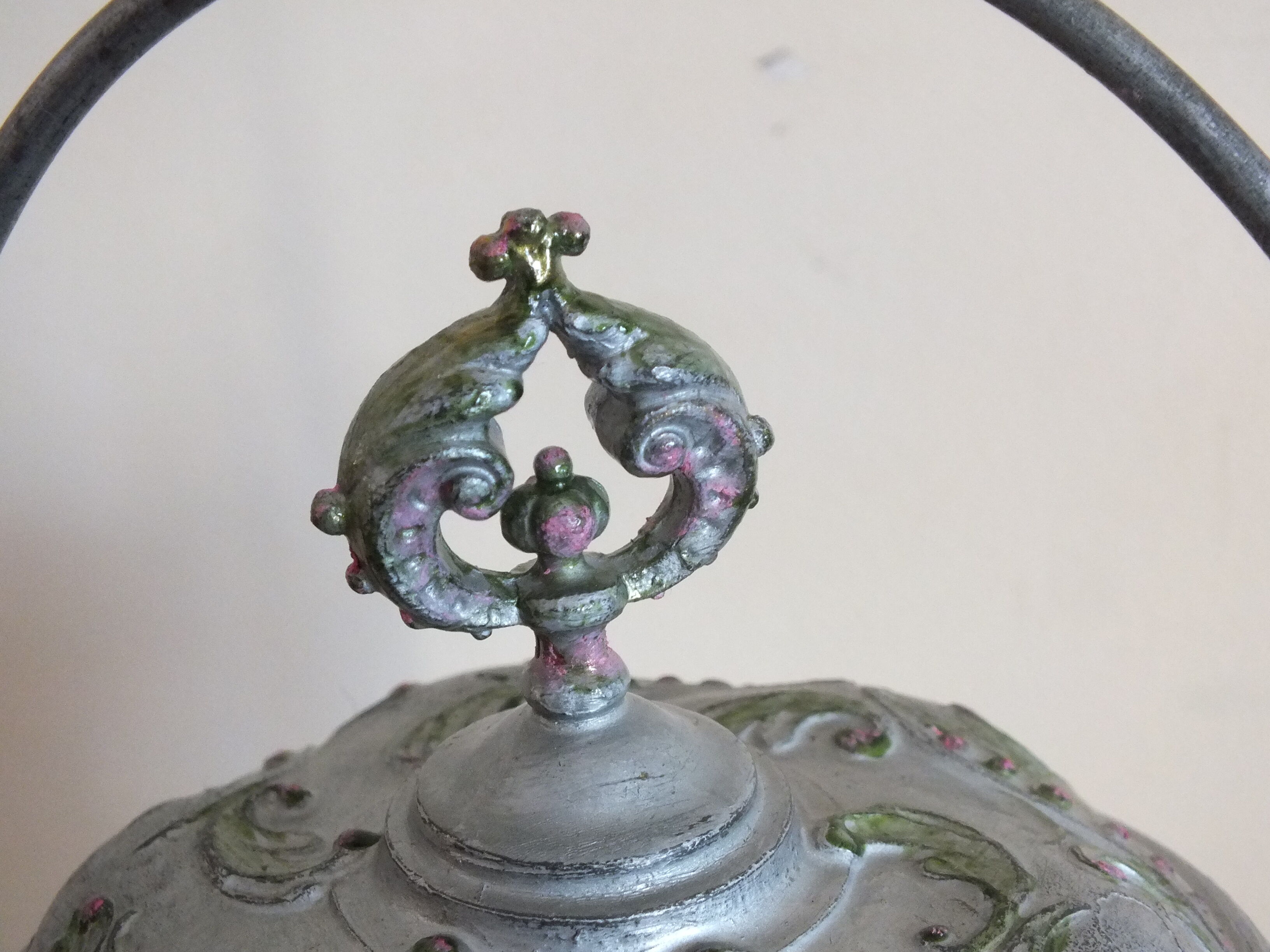 Antique Crystal Moulded Biscuit Bucket Painted Diamond Tips