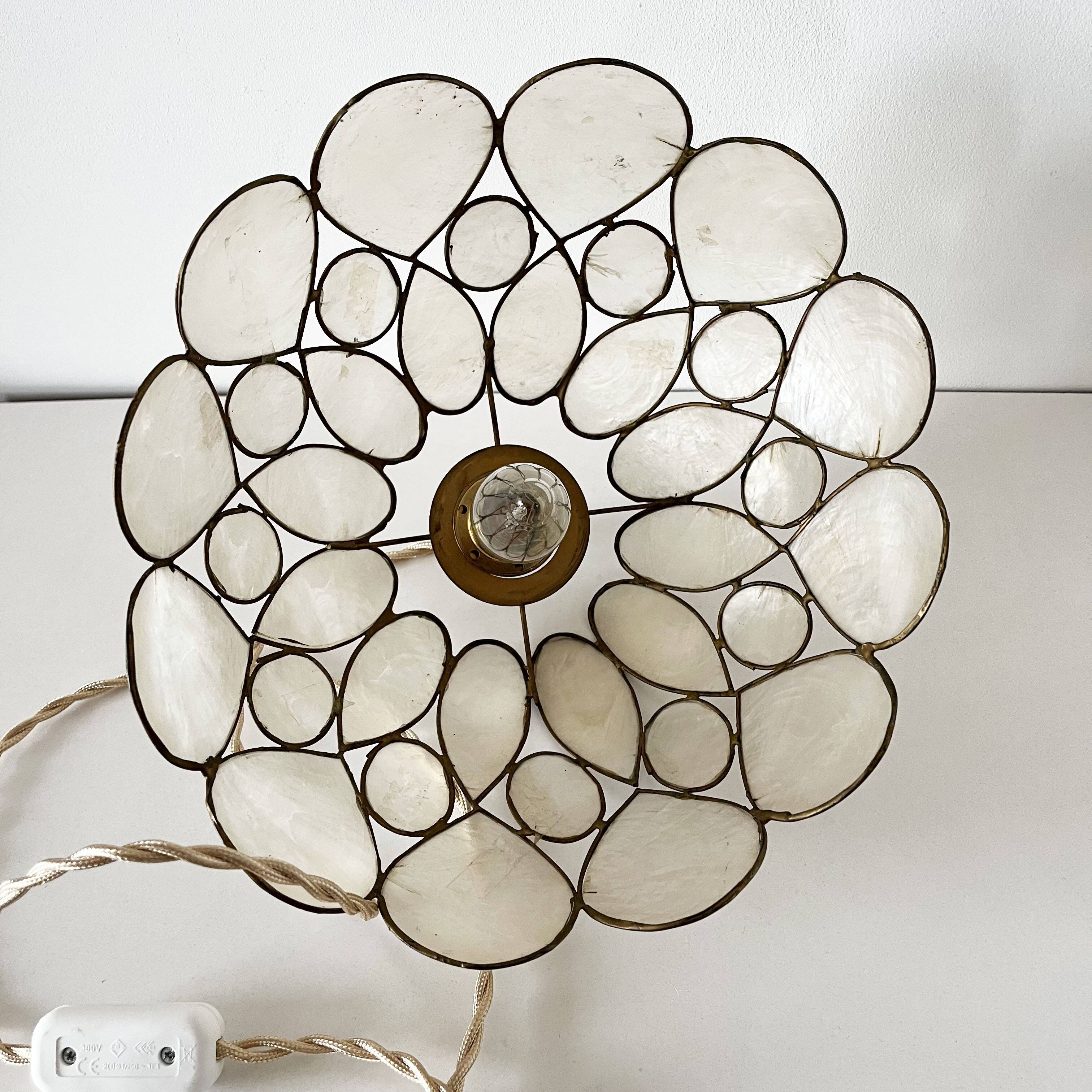 Mother-of-pearl petal pendant lamp