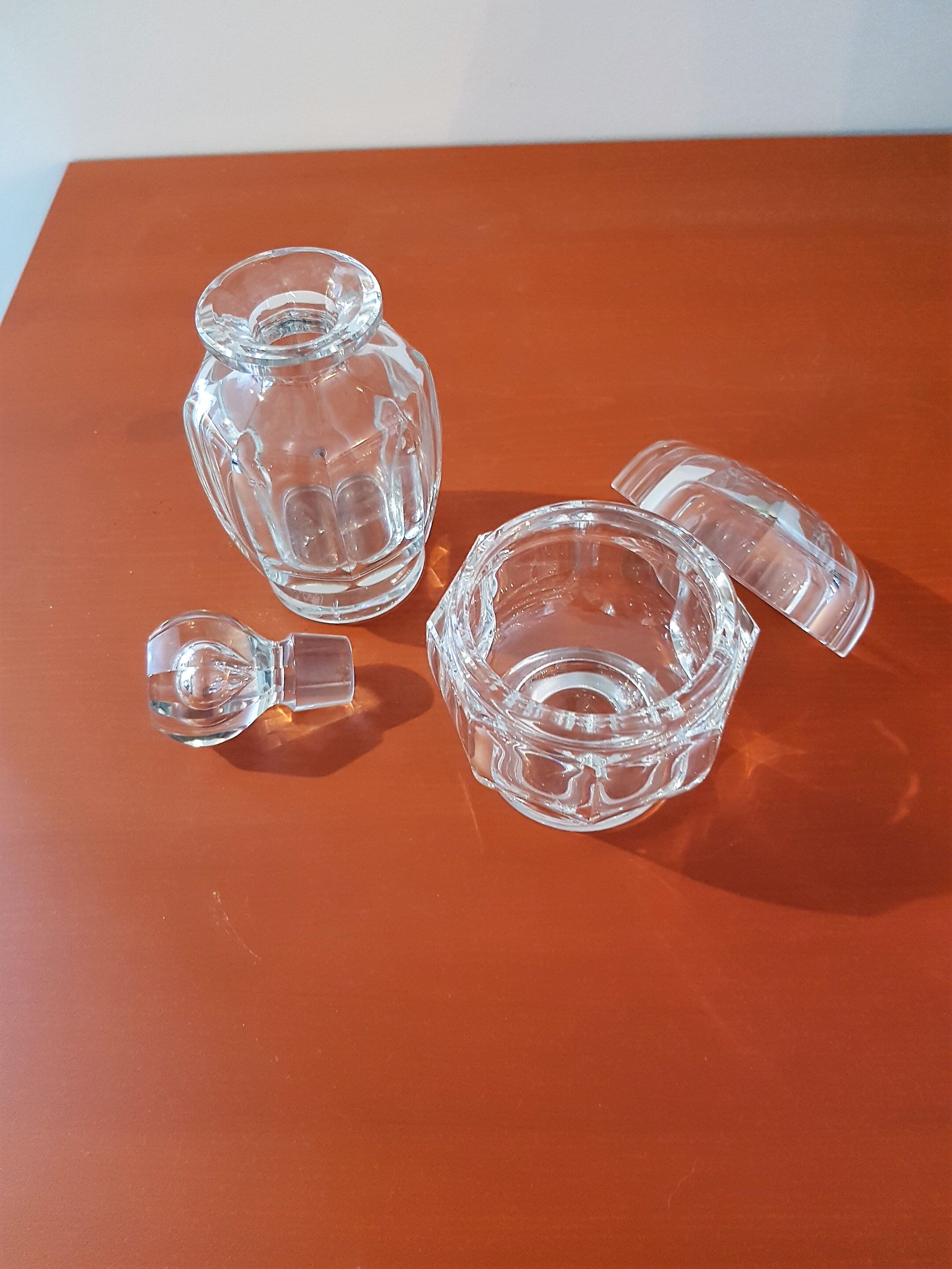 Ensemble de deux flacons ou pots en cristal Baccarat