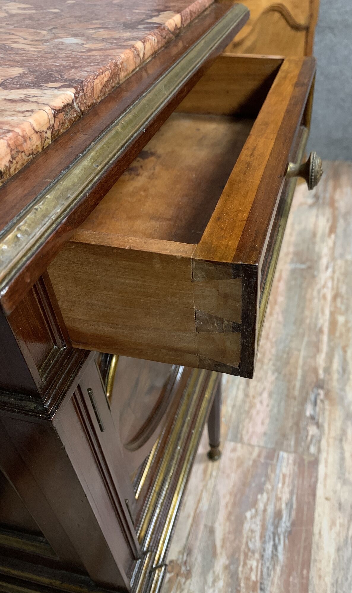 Louis XVI Parisienne bedside table in mahogany and golden copper rushes around 1850