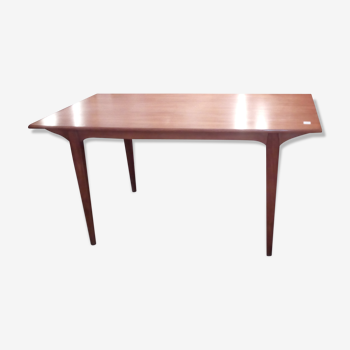 Table scandinave