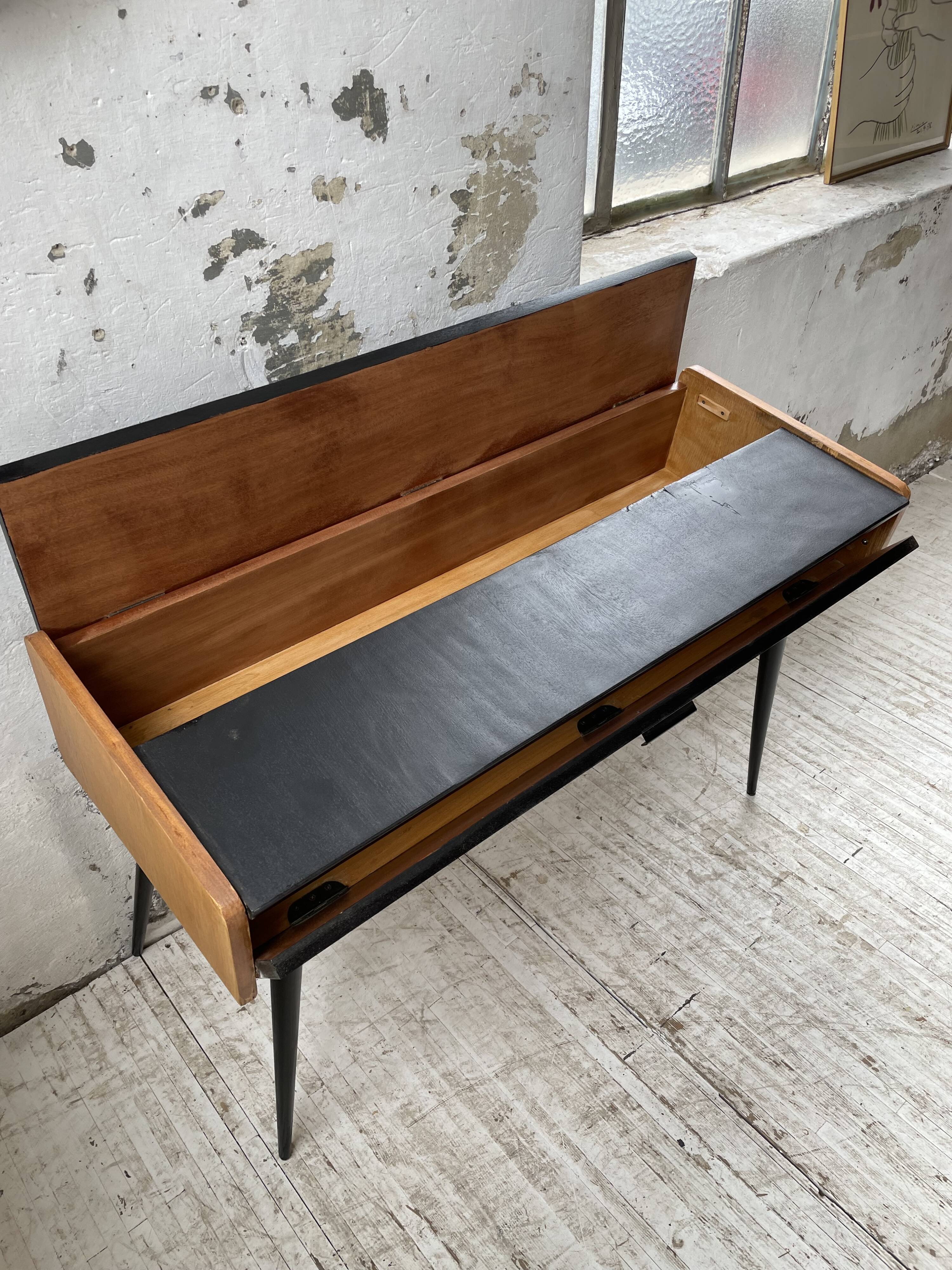 Console desktop feet compass 60s