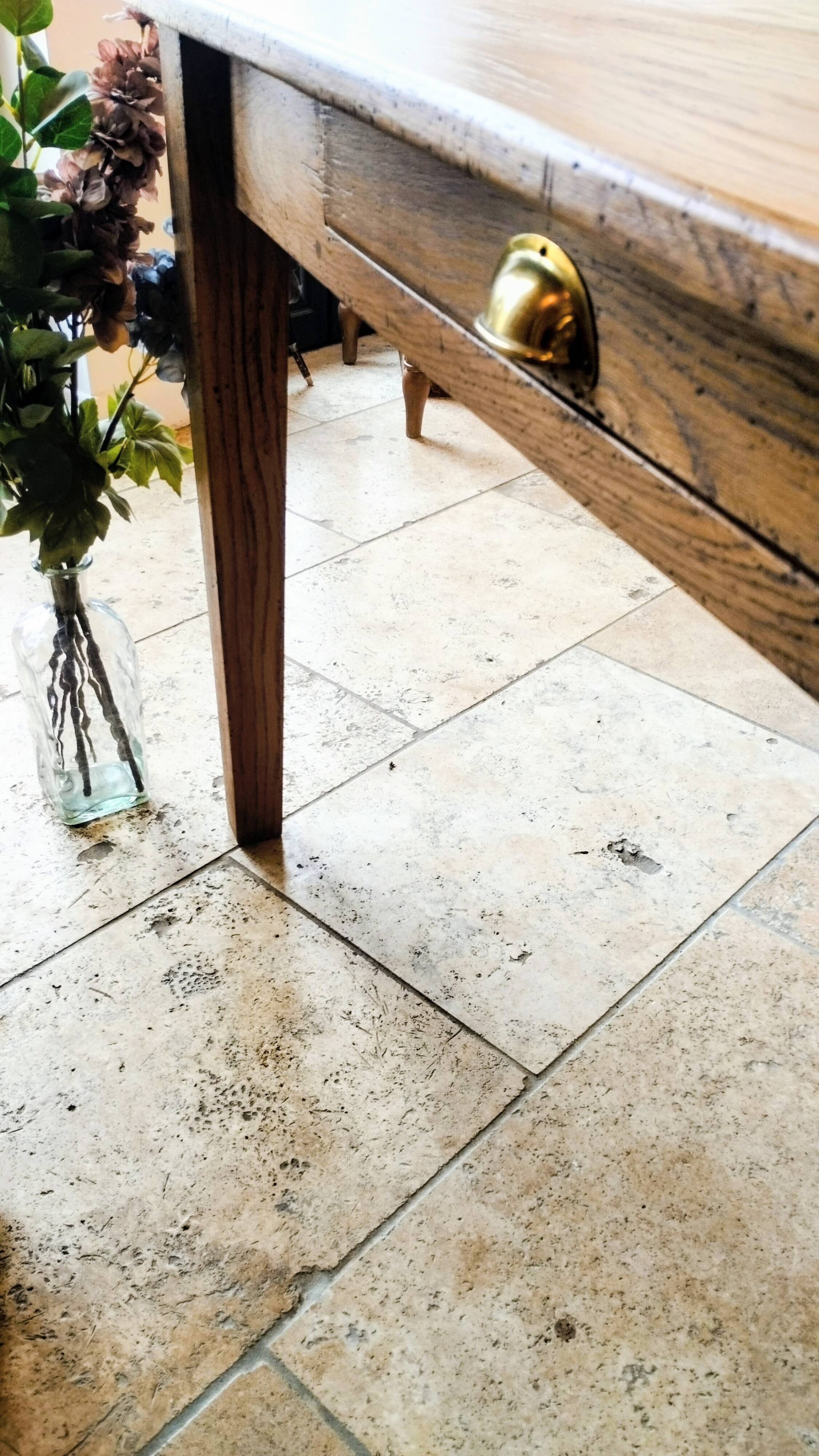 Table de ferme en chêne massif Français.240 x100 patiné avec deux tiroirs.