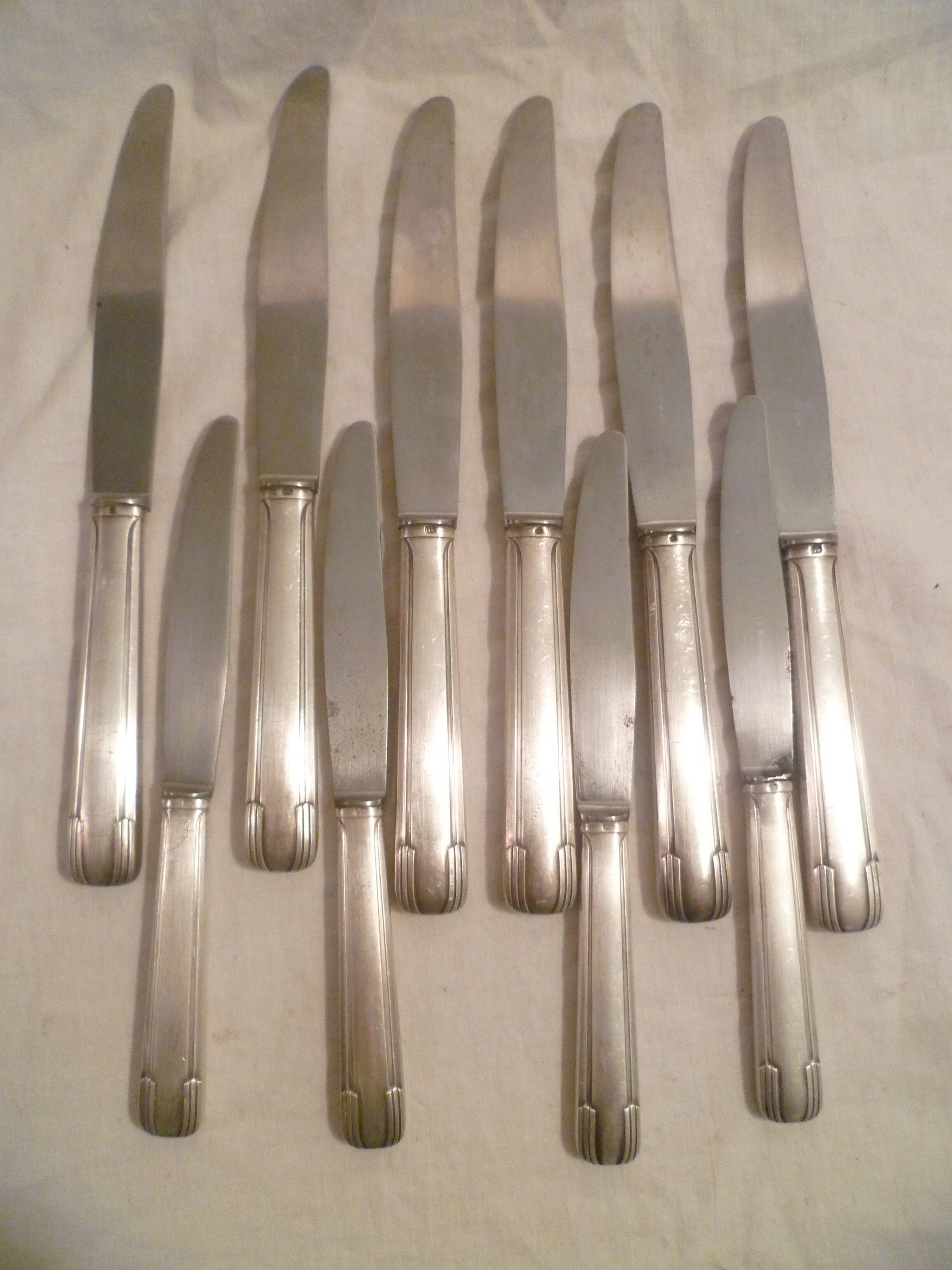Set of 6 table knives & 4 fruit/cheese knives in world-class silver