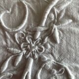 Drap brodé en lin et coton