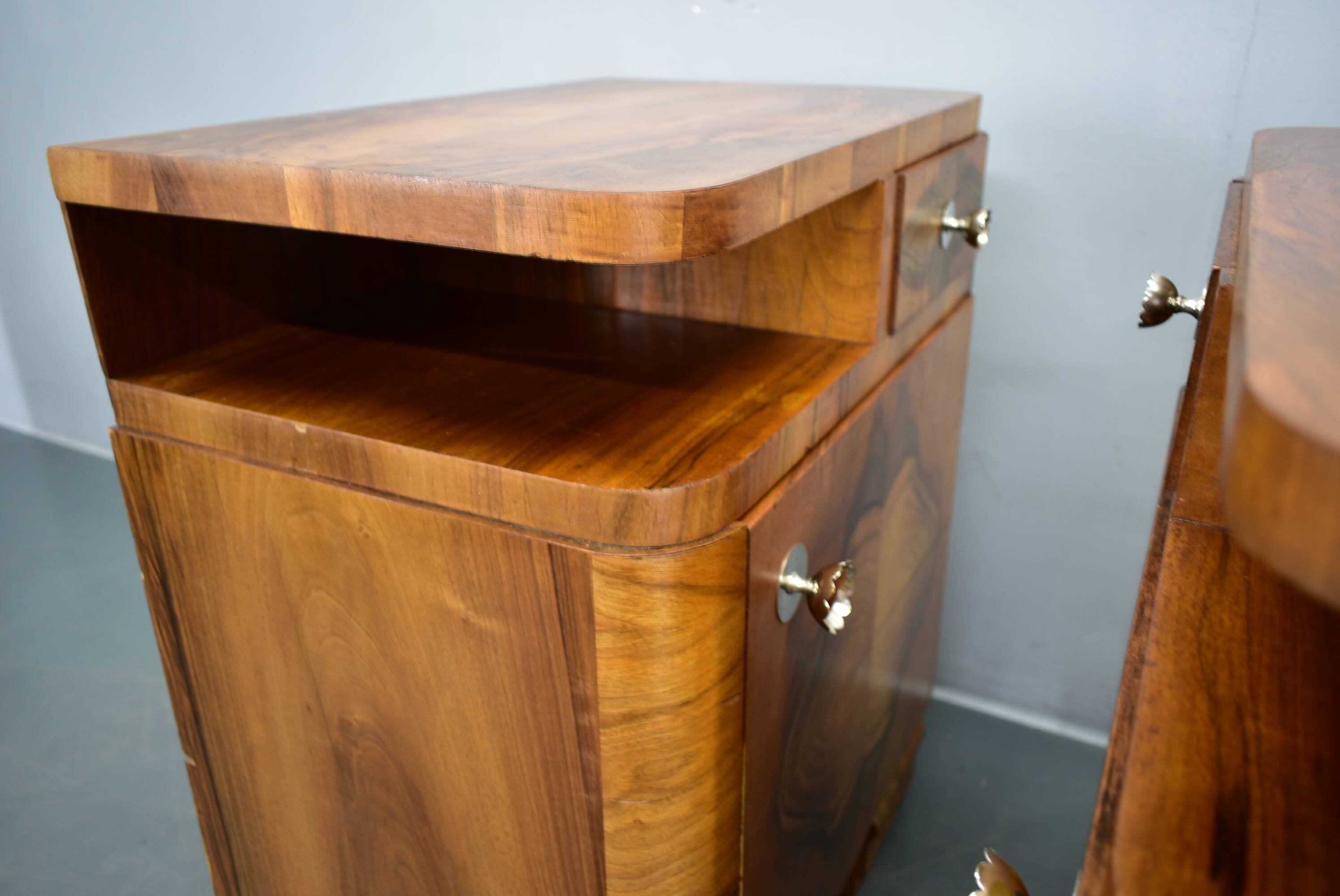 Table de chevet art déco des années 1937, Tchécoslovaquie