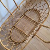 Rattan bassinet with support