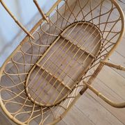 Rattan bassinet with support