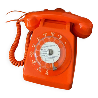 Téléphone orange rotatif