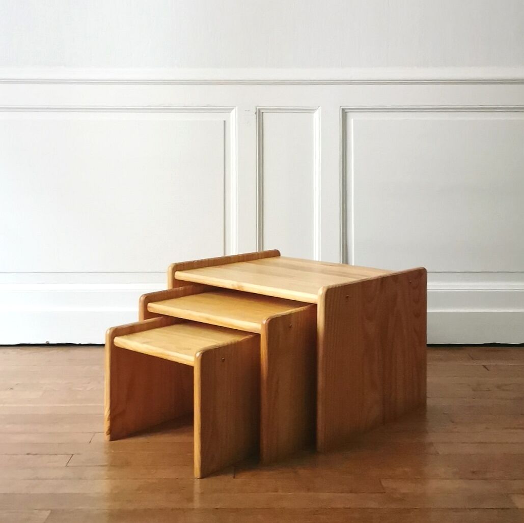 3 pine nesting tables