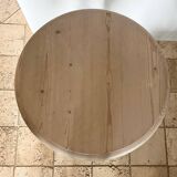 Pedestal table/Small round table in very good condition