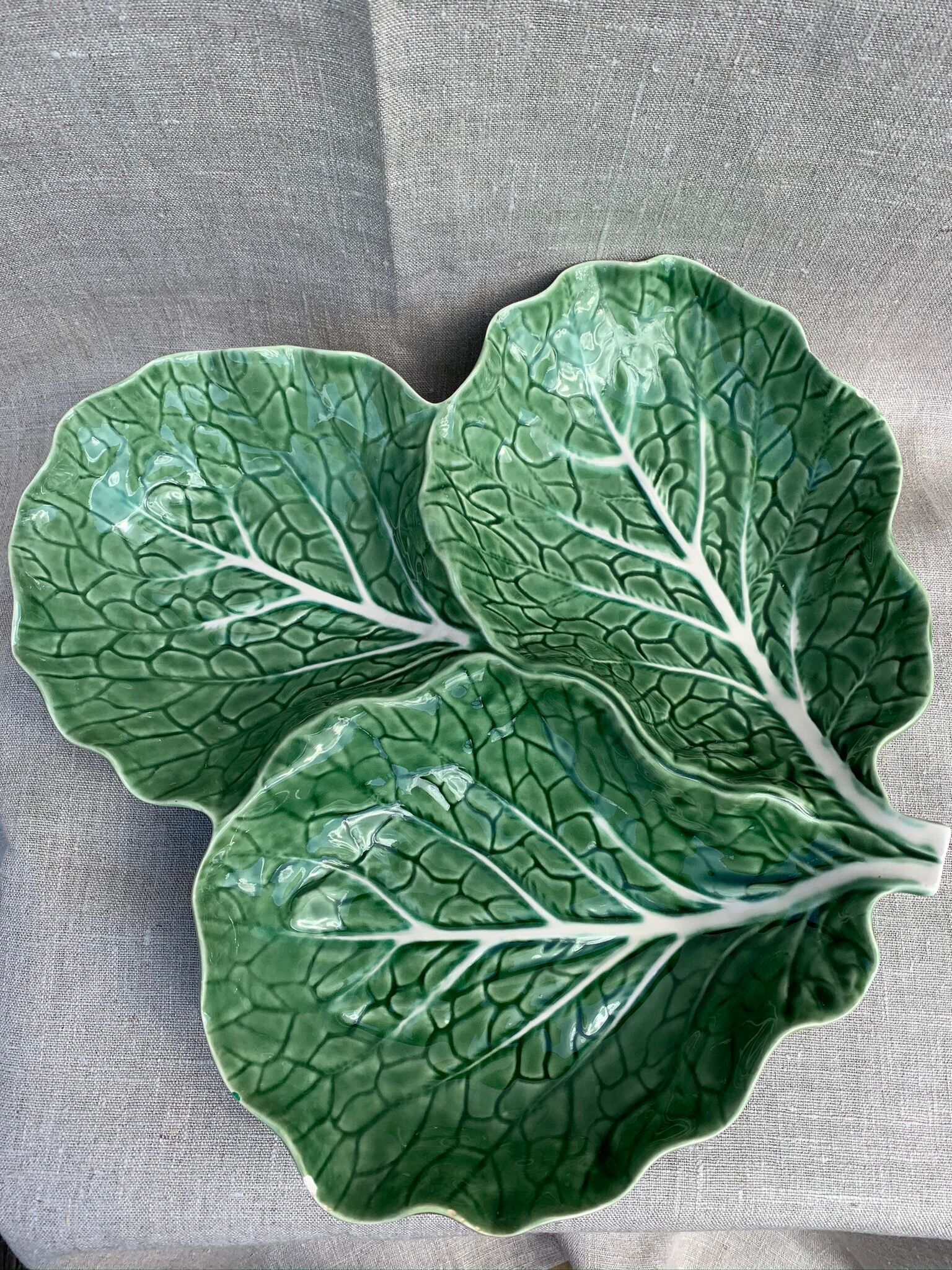 Dish dabbling 3 cabbage leaves