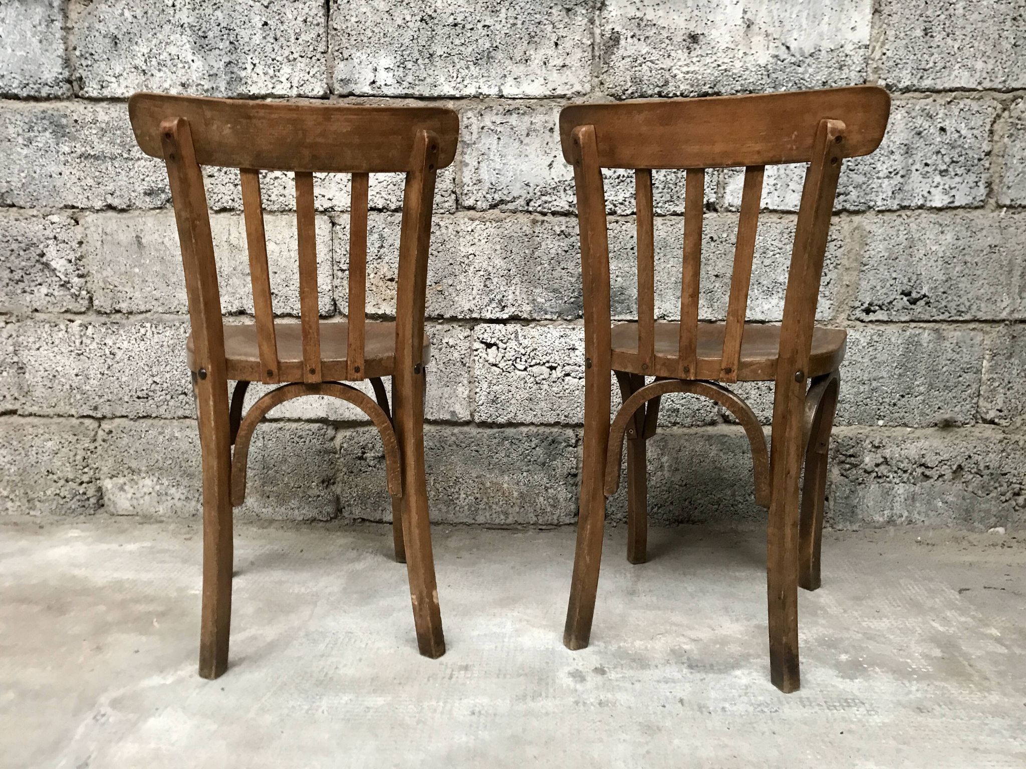 Pair of bistro chairs troquet Parisien in curved wood 1950