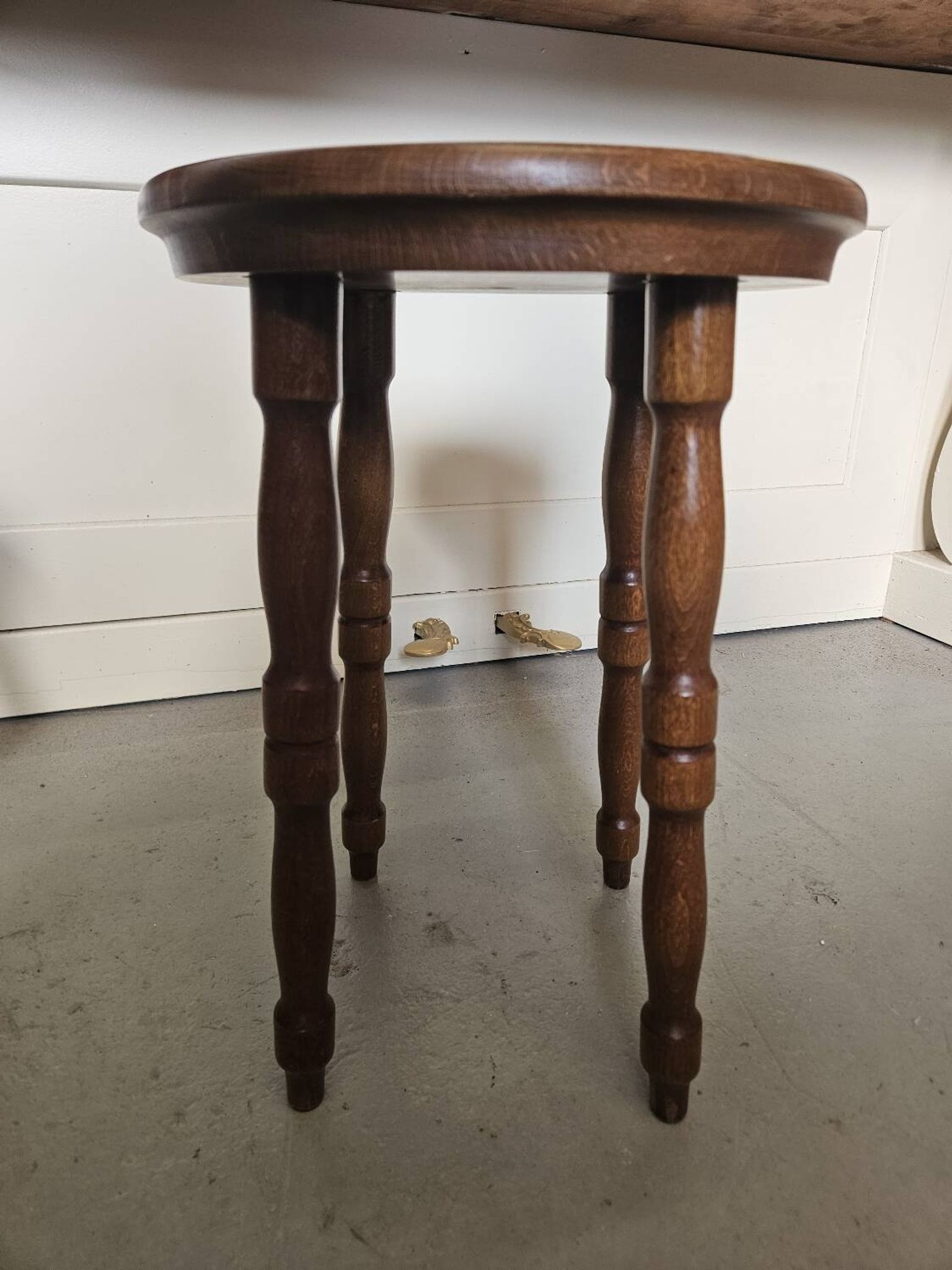 Tabouret en bois massif