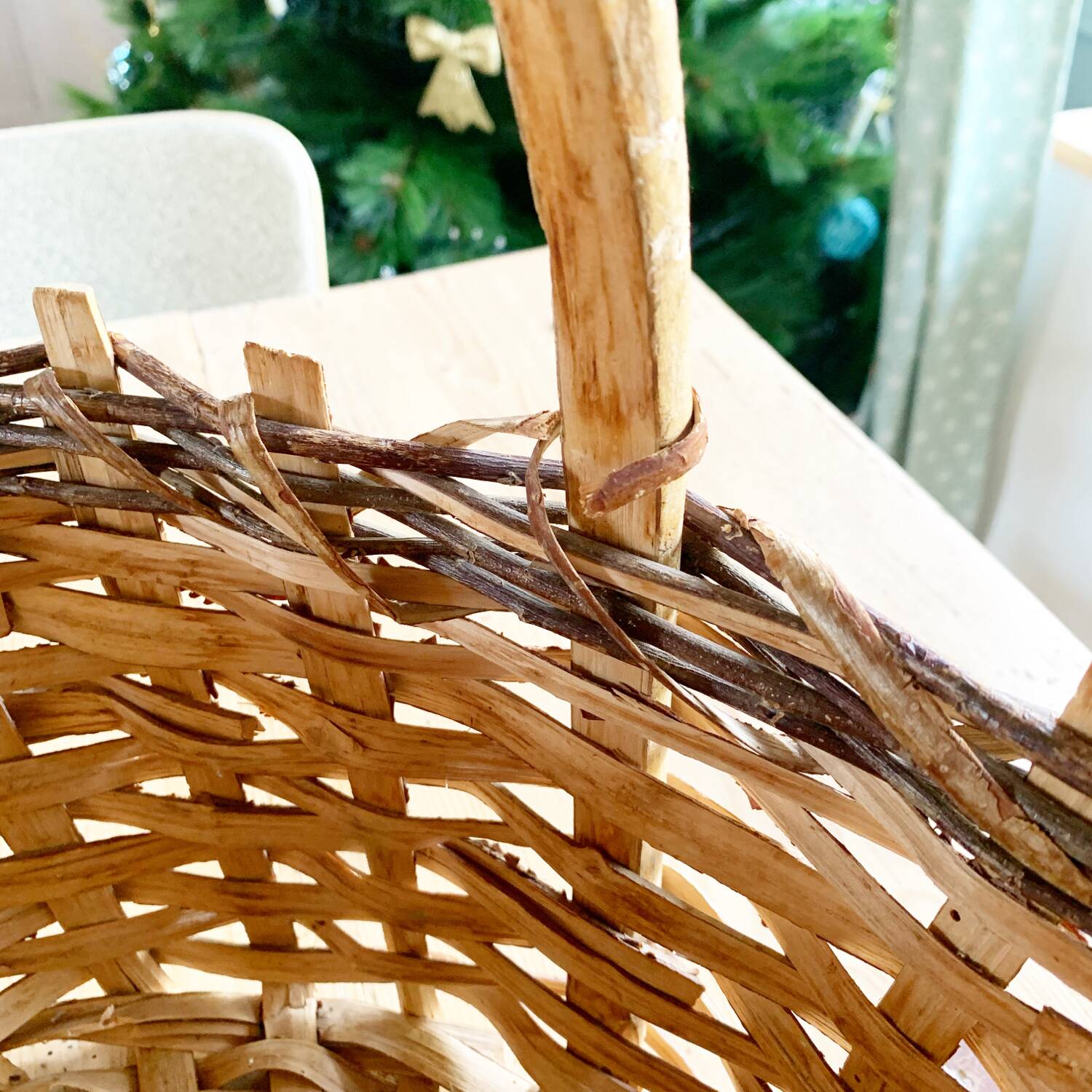 Two-tone vintage basket