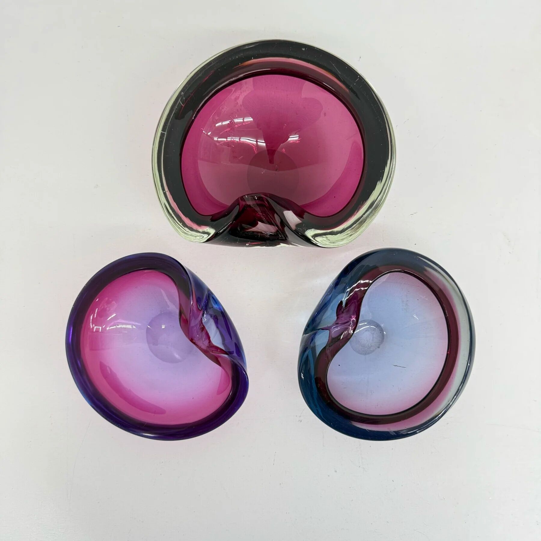 Set of 3 Murano Sommerso pink glass bowls, 1970s