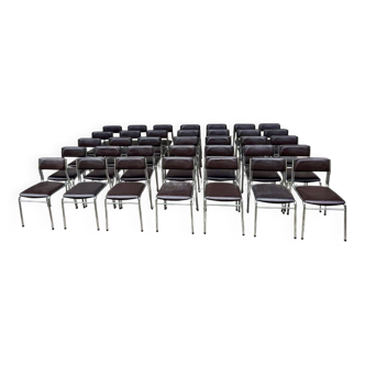 Serie de 42 chaises civic annee 1970 empilables chrome et skaï