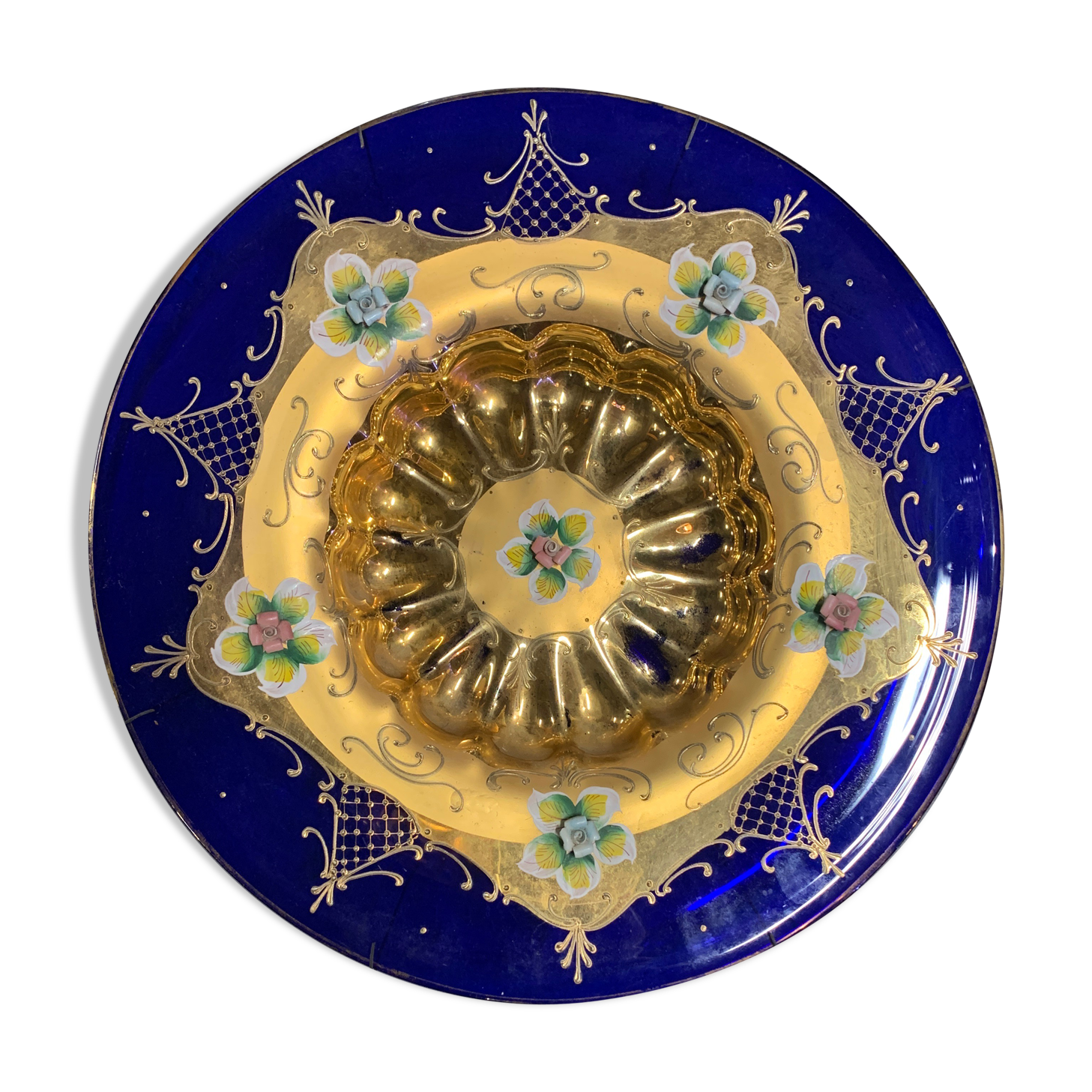 Gold ornament plate with gold