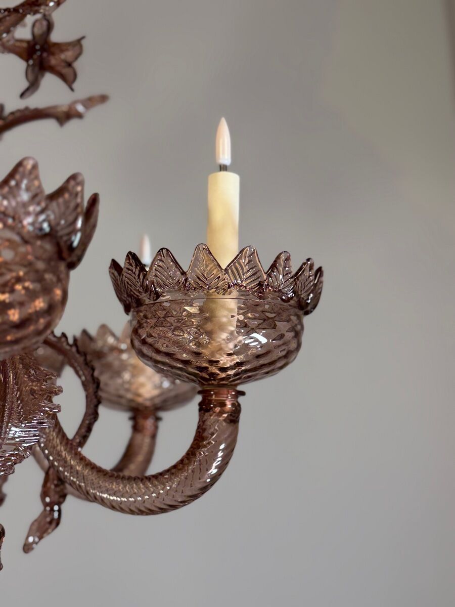 Venetian chandelier in Murano glass in amethyst colour, 8 light arms, 20th century