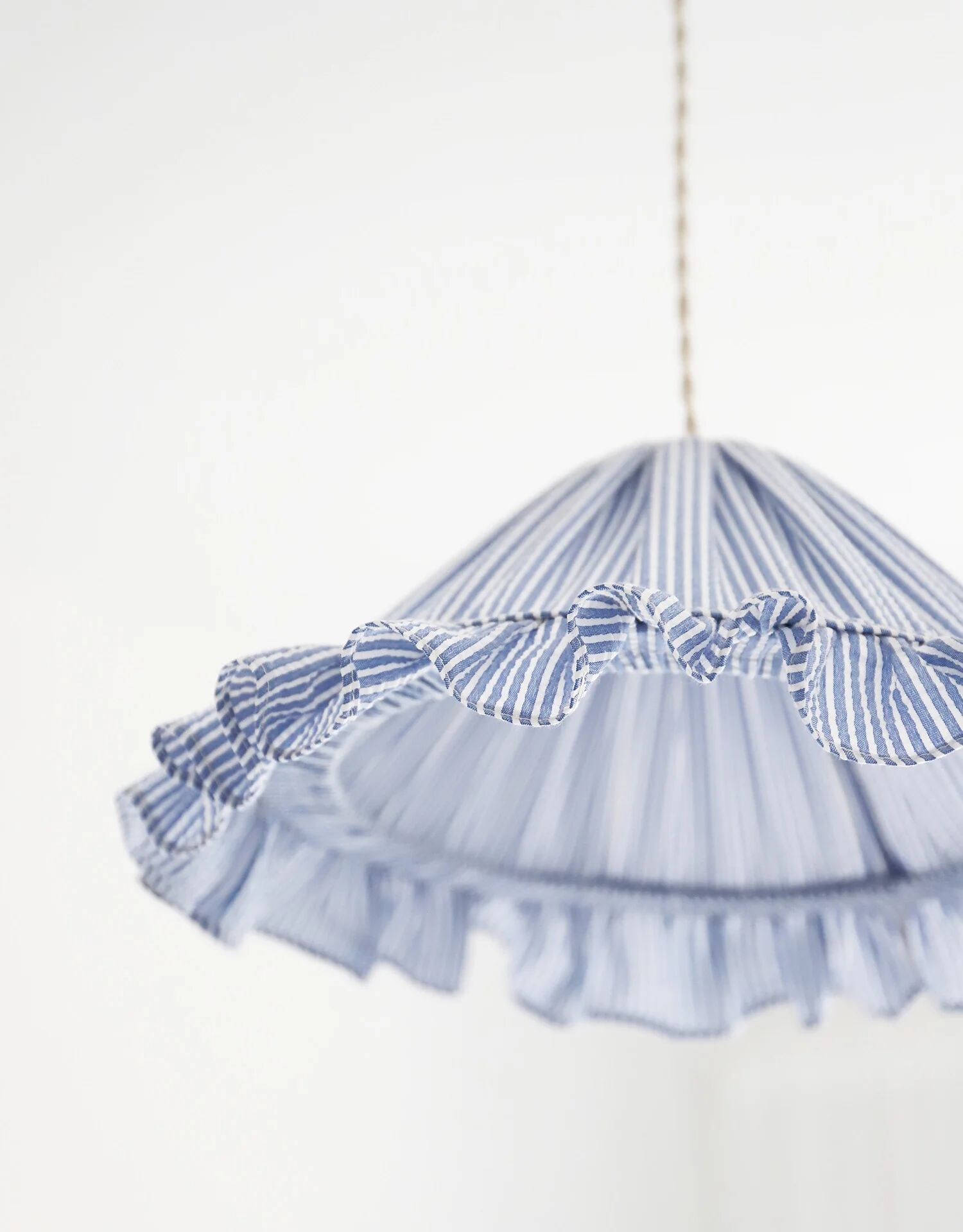 Conical suspension fine stripes with small Emilia "marina" wheel