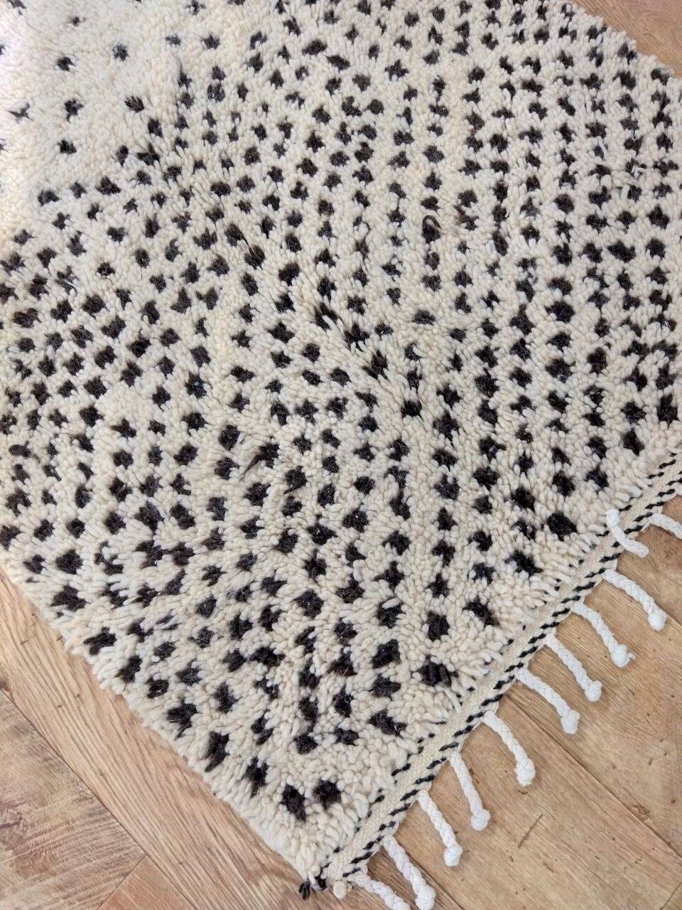 Handcrafted Moroccan Berber Rug 150 X 92 CM