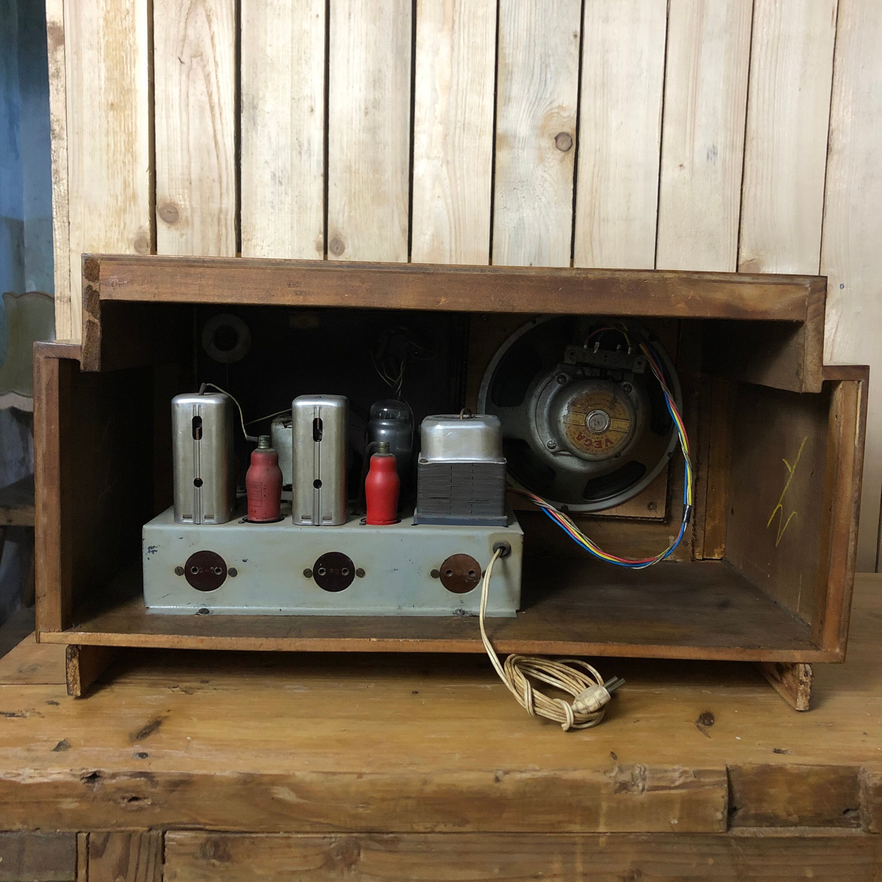 Ancien poste radio Art Déco