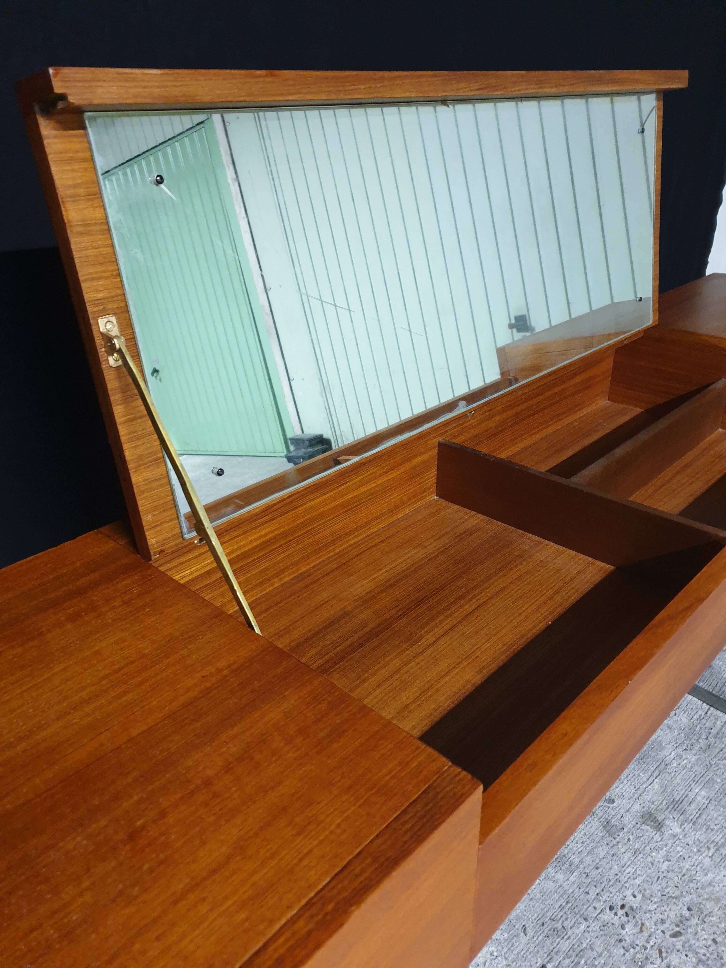 Teak design hairdresser Roche Bobois mid-century