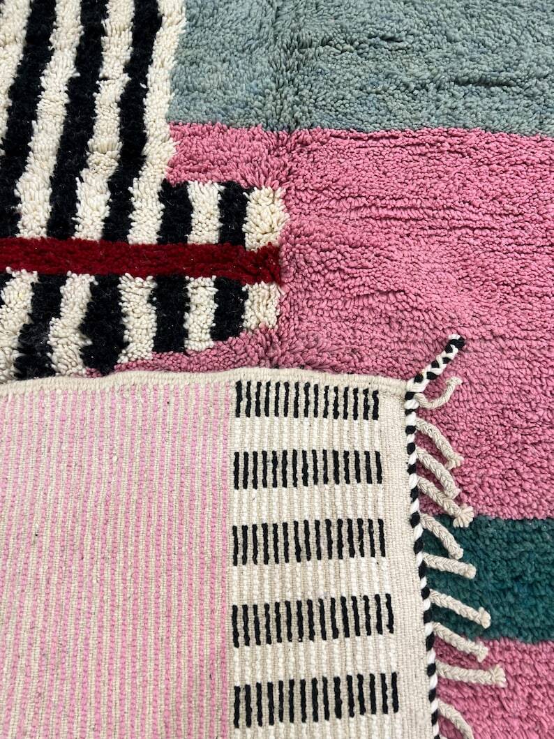 Traditional handwoven Berber rug, size 145 x 255 cm