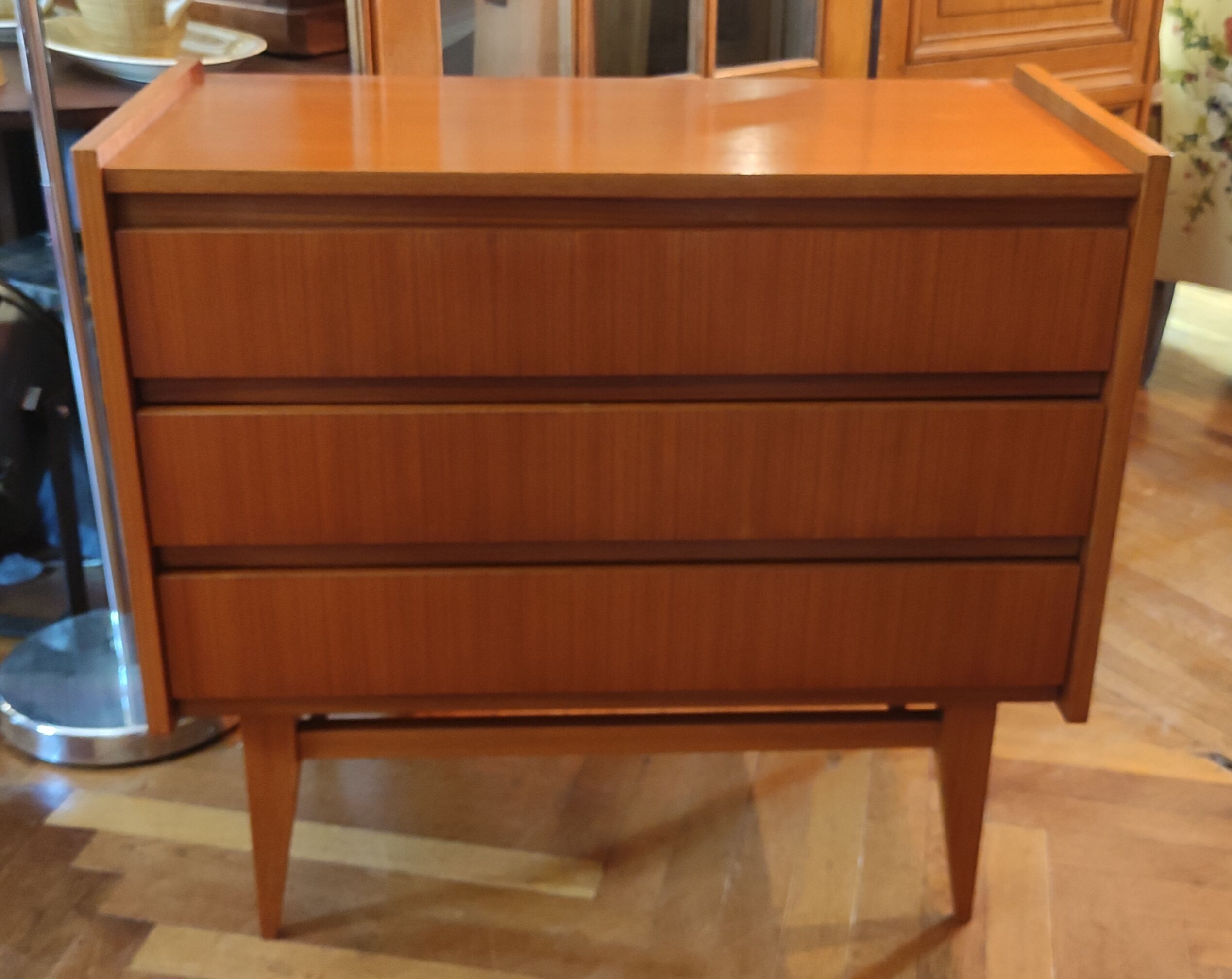 Vintage chest of drawers