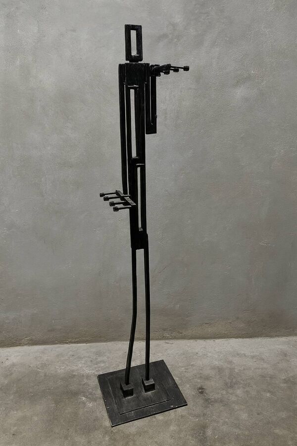 Porte-manteau design en fer – Pièce unique sculpturale