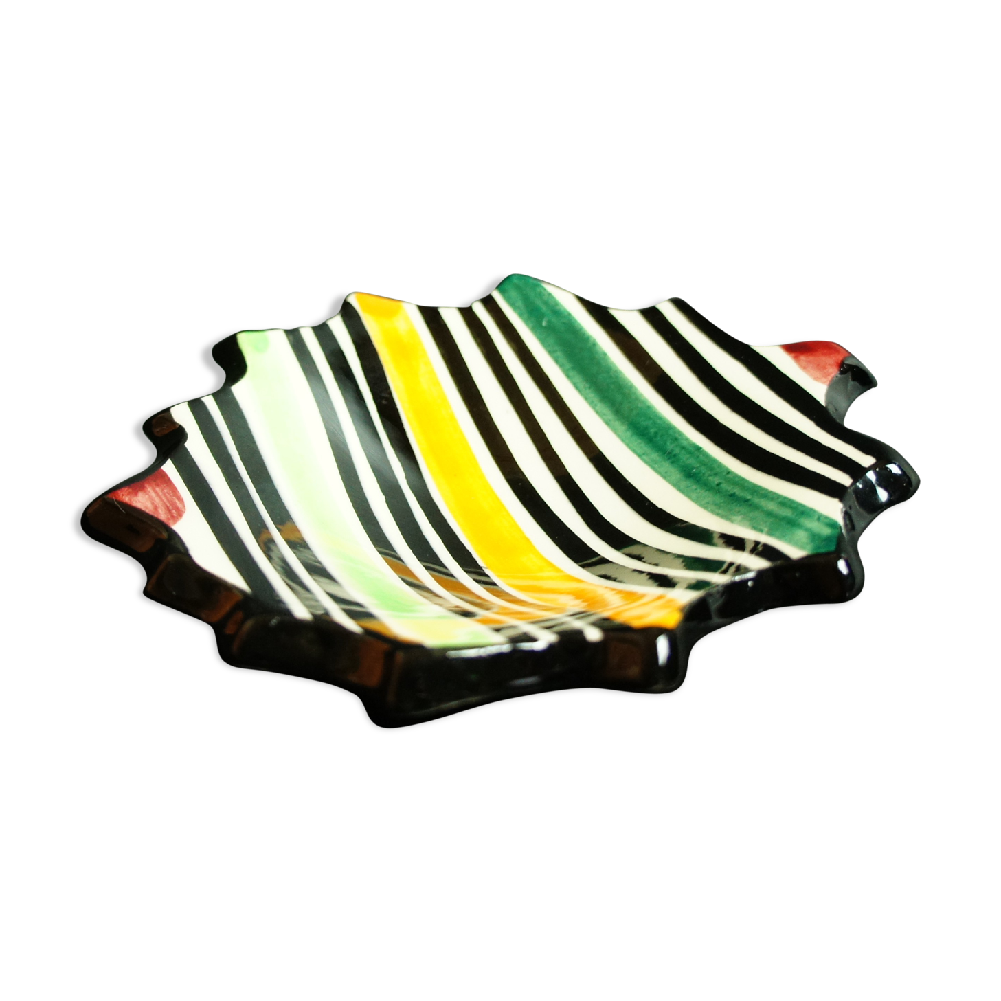 Empty pocket free form ceramic