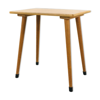 Child wrting desk