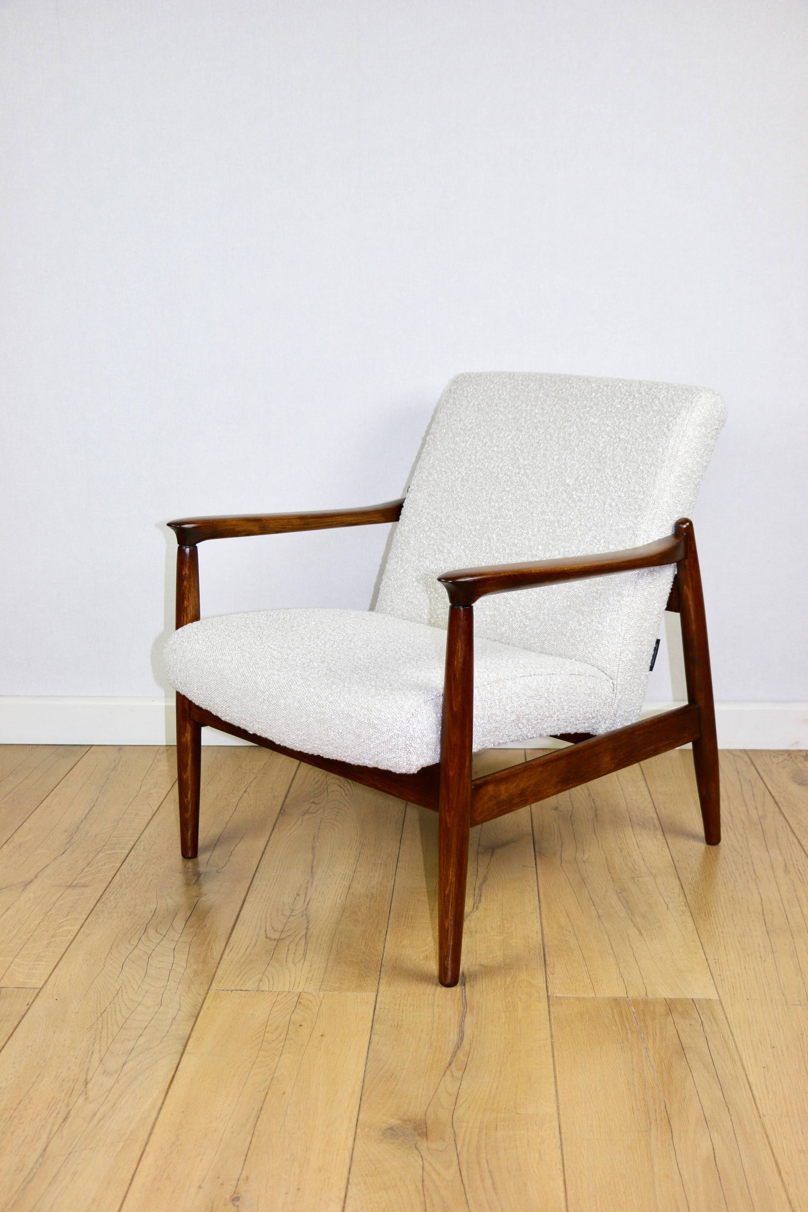 Fauteuil GFM-64, conçu par Edmund Homa dans les années 70, blanc ivoire - 2 pièces disponibles.