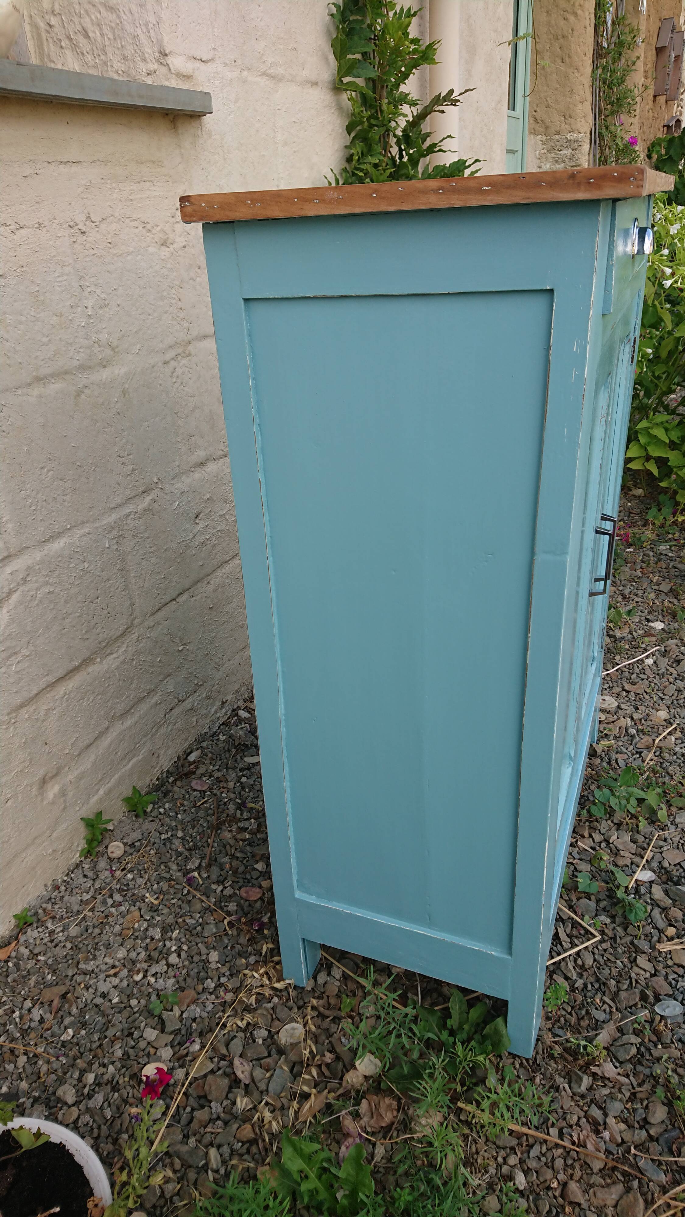 Buffet parisien bleu patiné