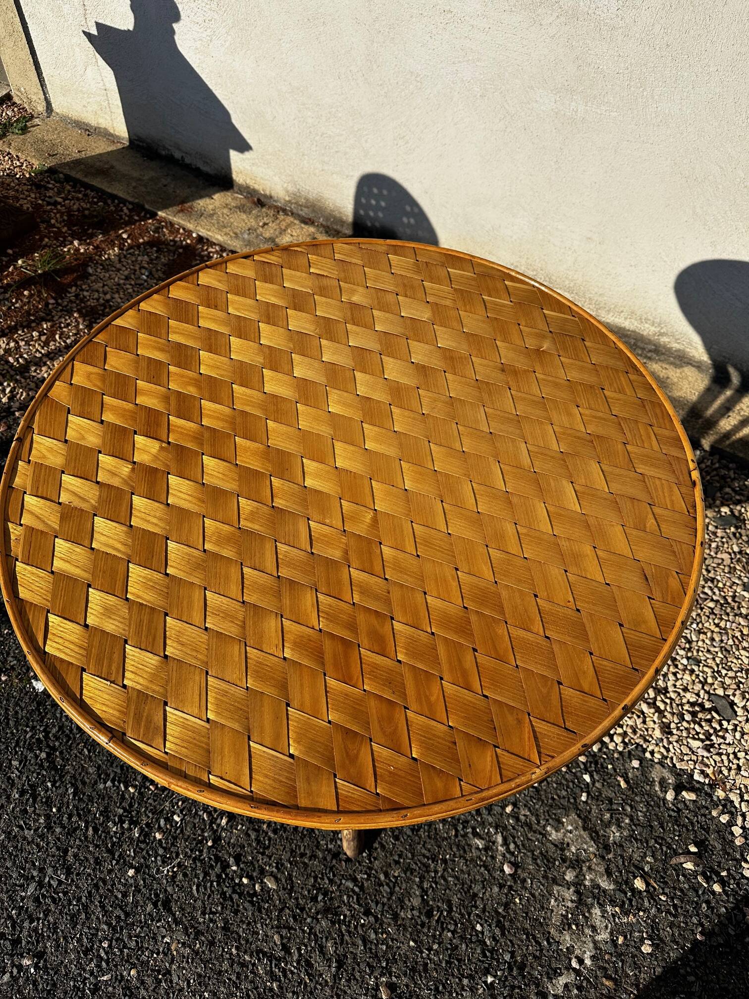 Rattan and chestnut living room