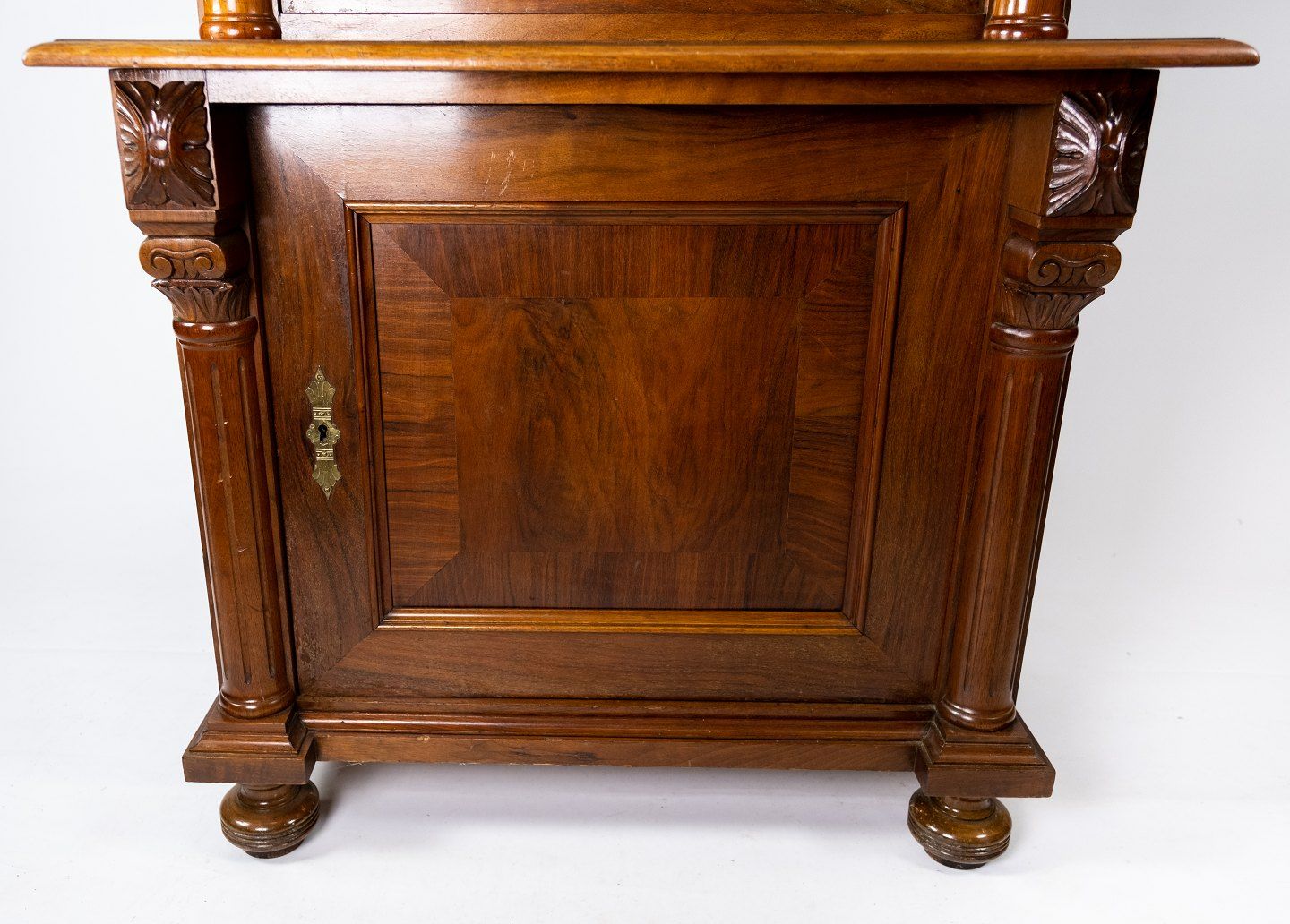 Glass cabinet of light walnu from the 1880s