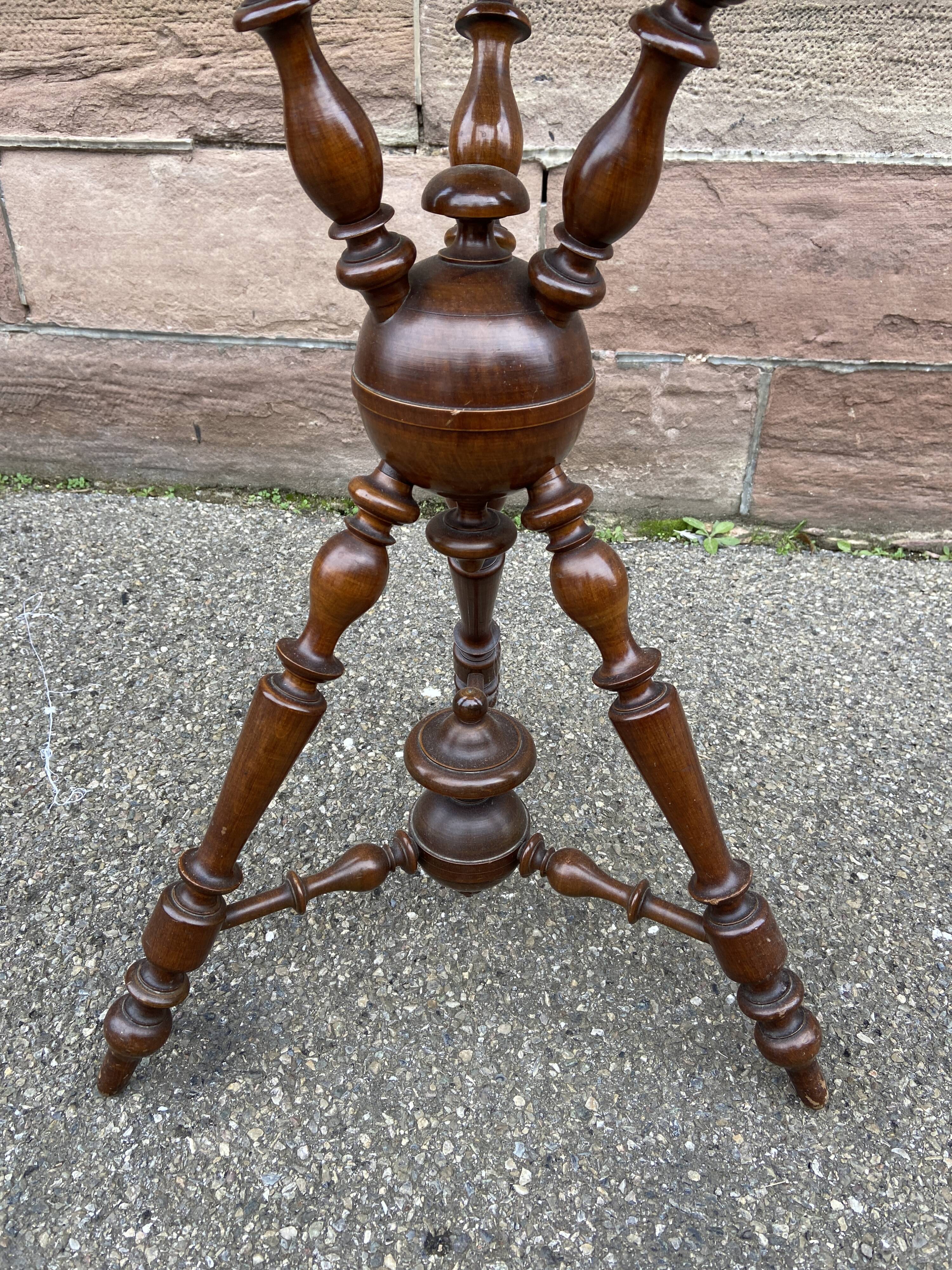 Selette wooden plant holder art deco barley rosary design
