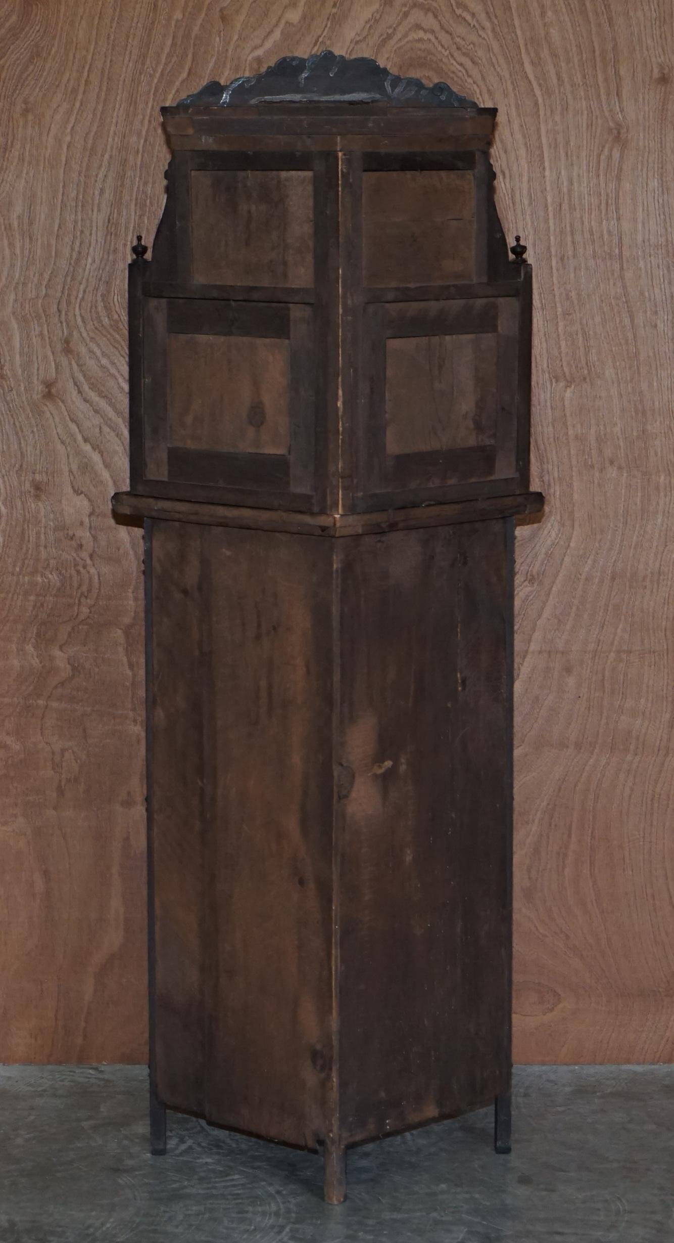 Buffet d'angle italien antique vers 1880 en bois dur avec incrustation de buis et miroir
