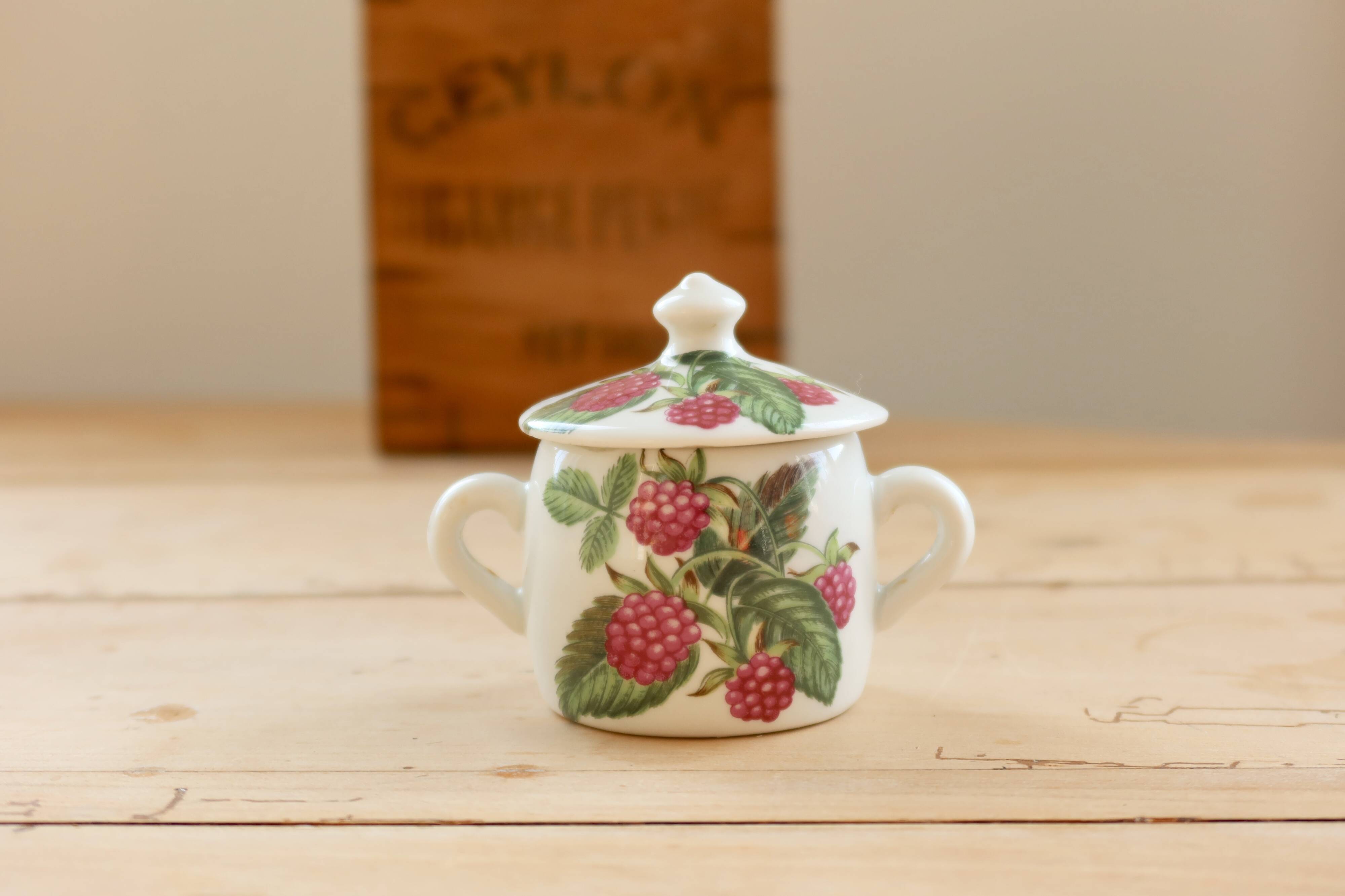 Vintage porcelain sugar bowl from Paris – Red fruit decoration