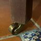 Commode ancienne française en merisier avec miroir – restaurée et peinte