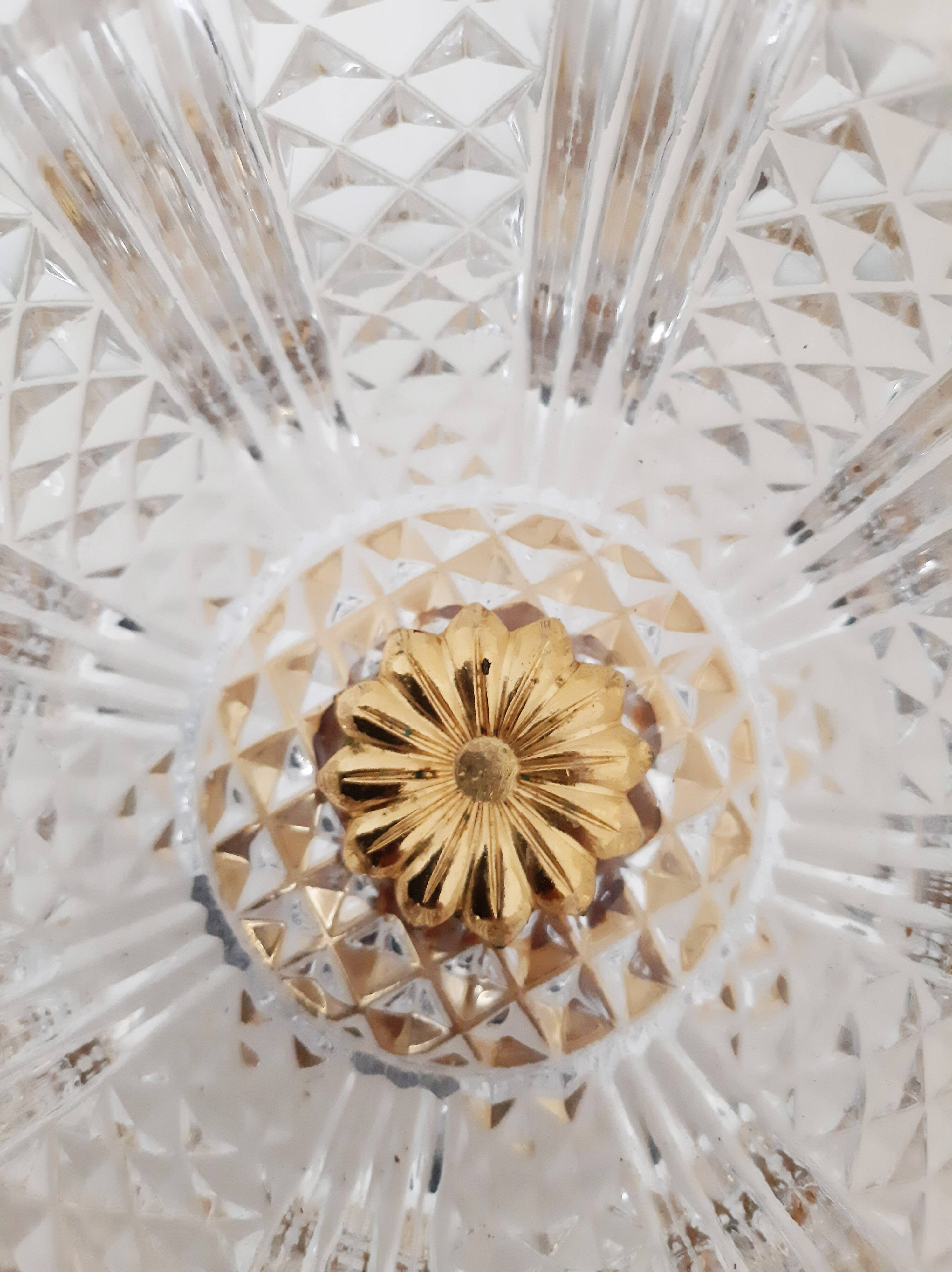 Chiseled crystal bowl with gilded metal base