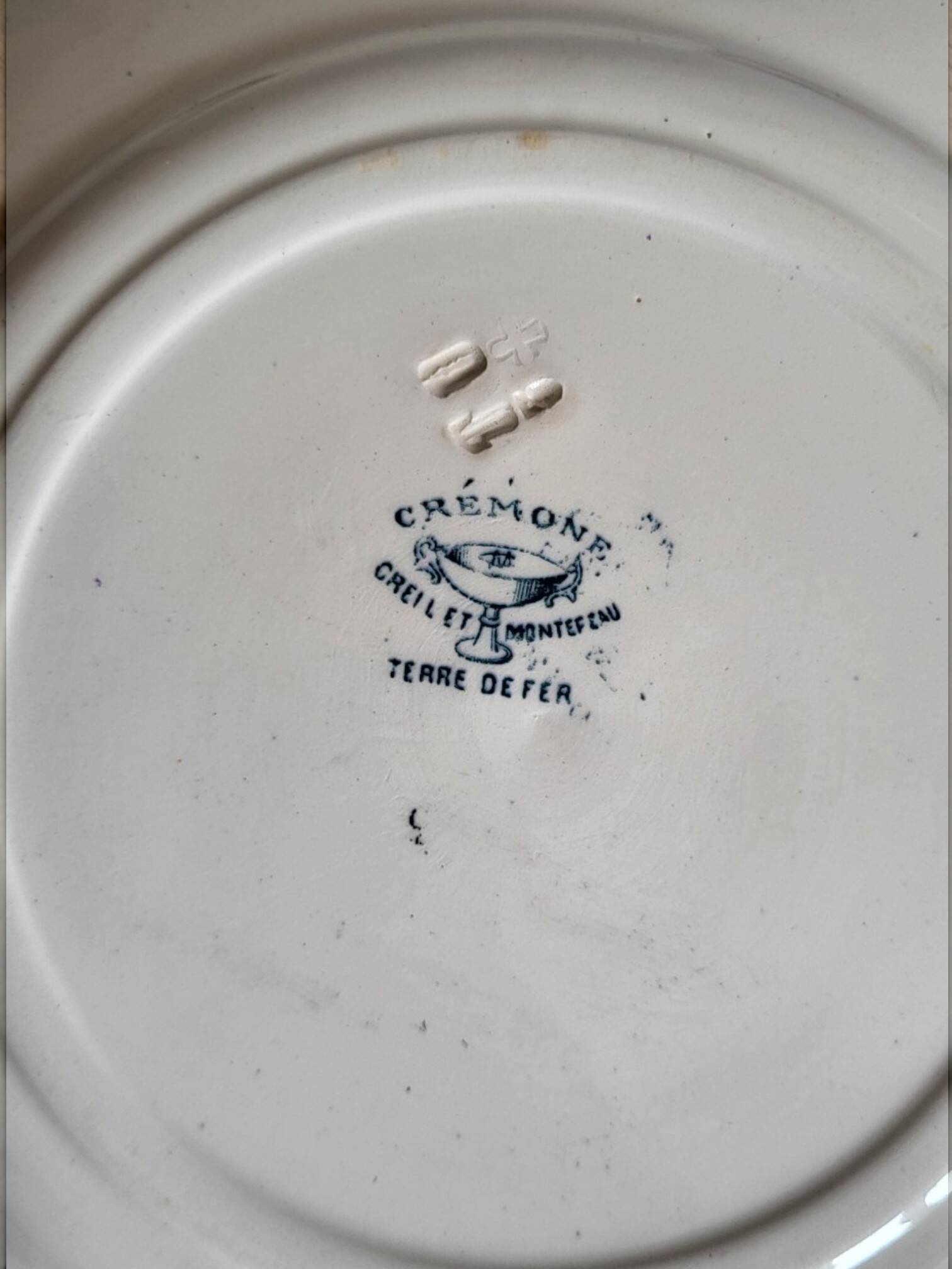 5 earthenware plates from Creil and Montereau "Crémone", ironstone Art Nouveau