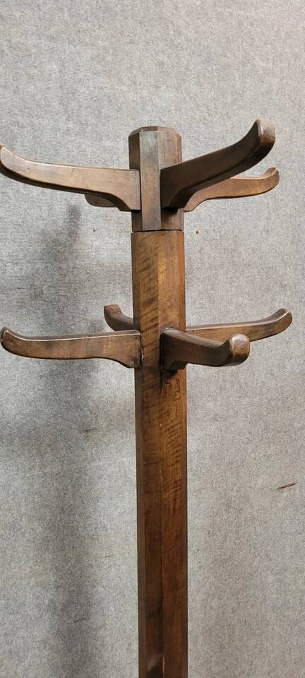 French design parrot coat rack in solid wood from the 1950s.