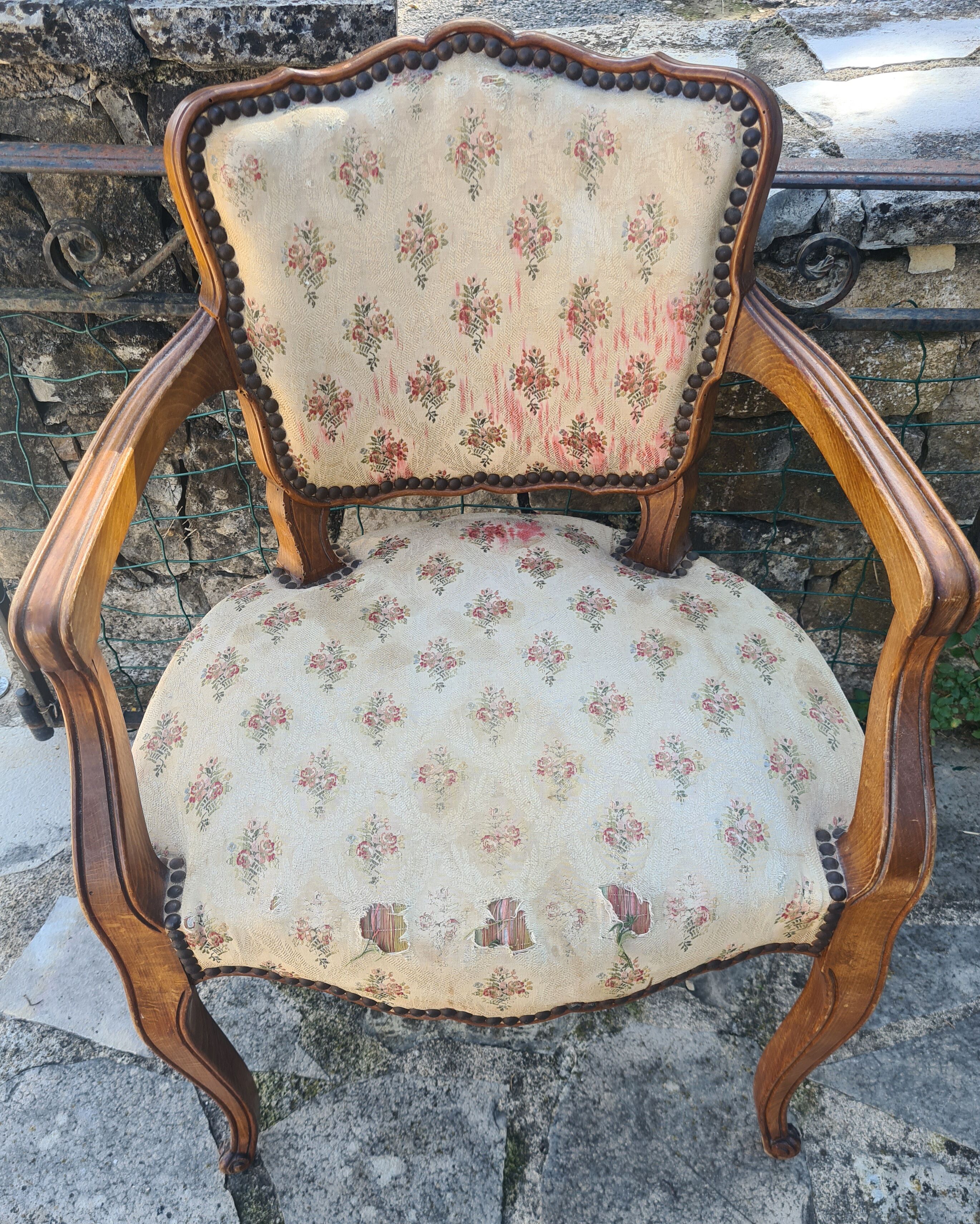 Fauteuil en bois tapisserie en l'état