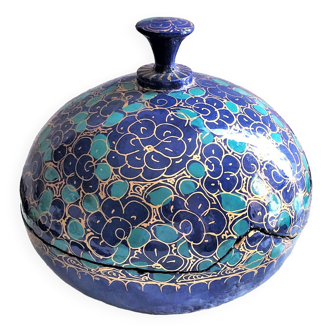 Round lacquered box in blue-green and gold tones with floral decoration