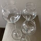 Trio de vases sur pied en verre soufflé