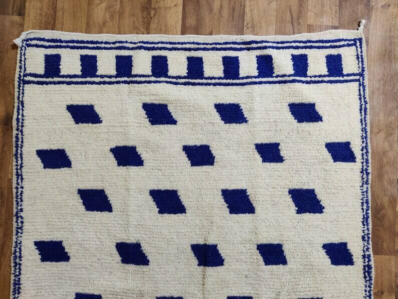 Traditional blue and white blessed Ouraine rug, size 100 x 200 cm