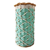 Vase vintage scoubidou vert céladon et rotin — années 60-70